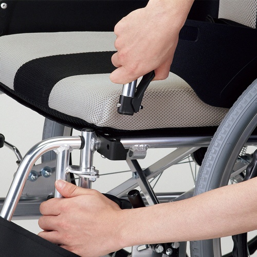 マキテック　多機能タイプ車いす　カラーズ　スイングアウトタイプ（自走式・背折れタイプ）　シート幅４２ｃｍ　ネイビー　ＫＣ－２ＤＢ　１台2