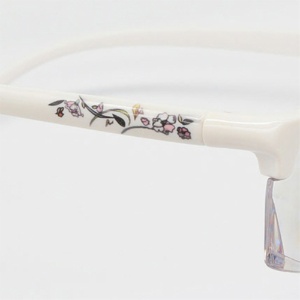 キングジム　ａｒｅｍａ　メガネ型拡大鏡　白（花柄）　ＡＭ４１シロ　１個3