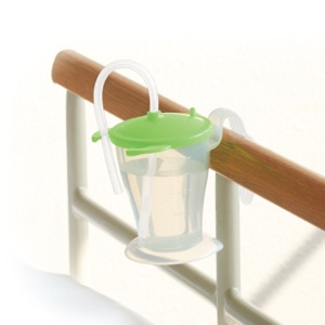 オオサキメディカル　プラスハート　ベッド柵にも掛けられる　ストローカップ　グリーン　２５０ｍｌ　１個6