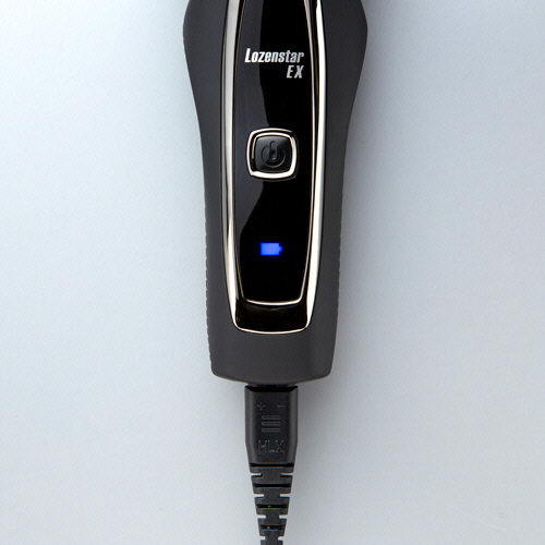 洗車の時に使用してました。充電器とのセットになります。付属品は、全てあります。 洗車の時に使用してました。充電器とのセットになります。