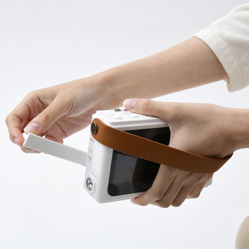 【美品】Qriom 手回し充電テレビ ＋ ラジオ JYTM-RTV430 maxresdefault.jpg