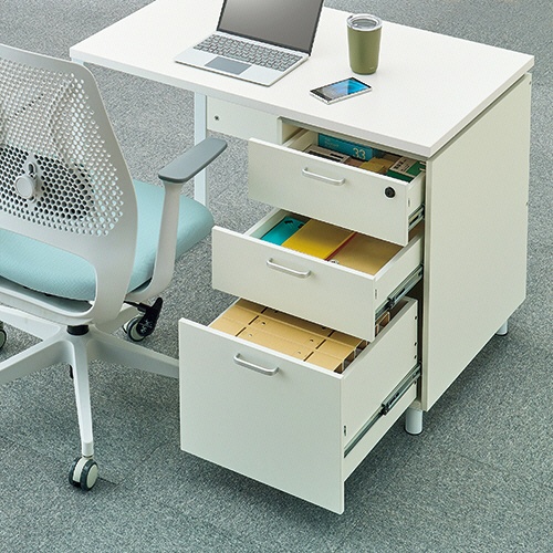 アスト　カジュアルスチール脚デスク　片袖タイプ　幅１２００×奥行６００×高さ７２５ｍｍ　脚：ホワイト　天板：ホワイト　１台2