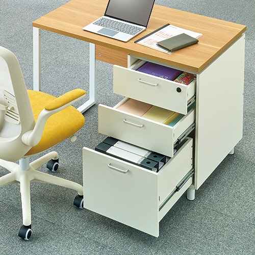 アスト　カジュアルスチール脚デスク　片袖タイプ　幅１２００×奥行６００×高さ７２５ｍｍ　脚：ホワイト　天板：ナチュラル　１台2