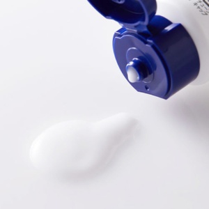 日本ゼトック　薬用　消毒ハンドミルク　無香料　５０ｇ　１本4